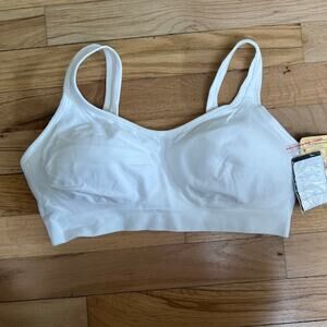 NEW Truekind Women's L Daily Comfort Wirefree Shaper Bra White Casual T Shirt